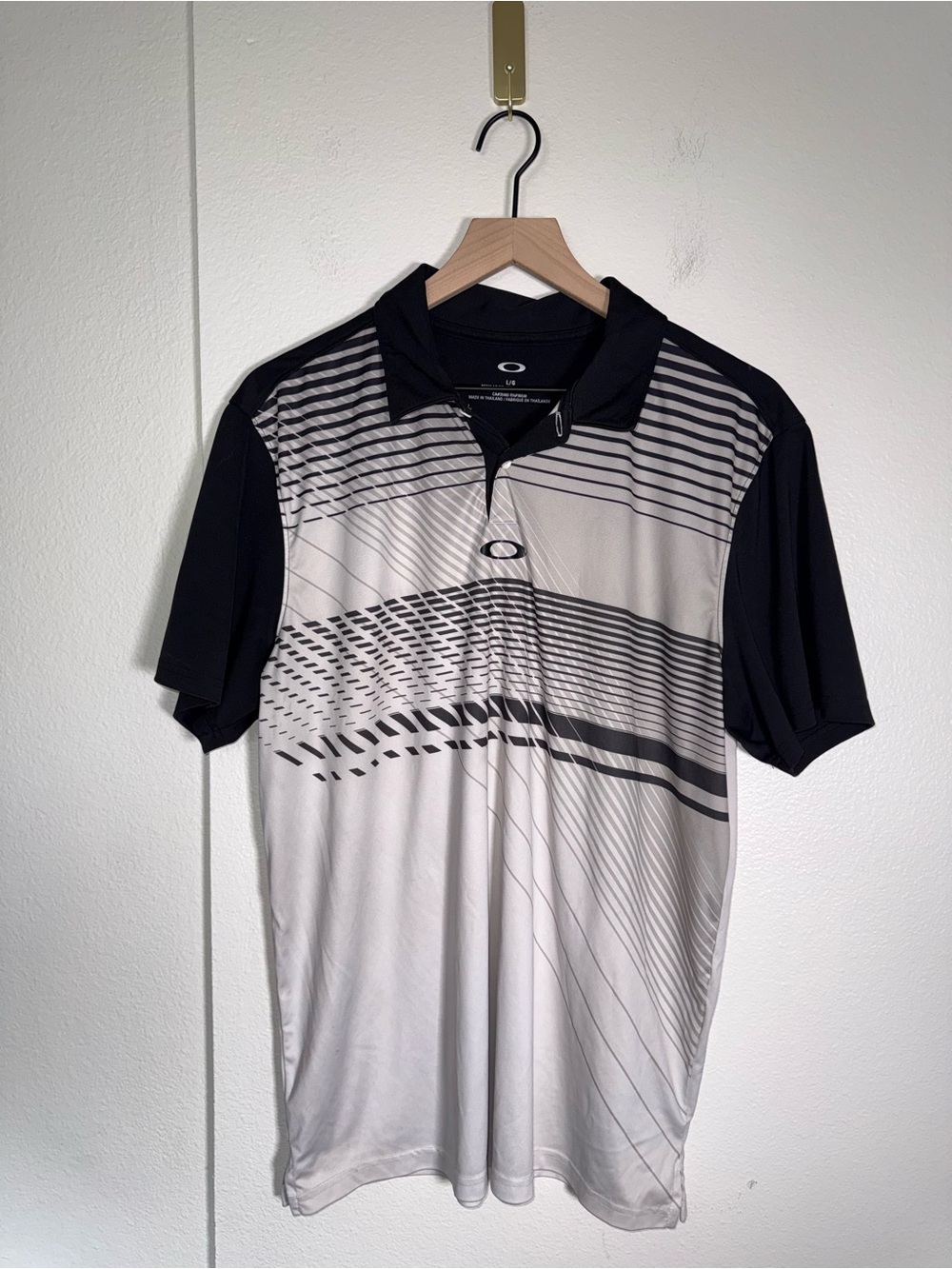 OAKLEY men’s Black Athletic Golf Performance Polo with Striped Accents L - Picture 4 of 4